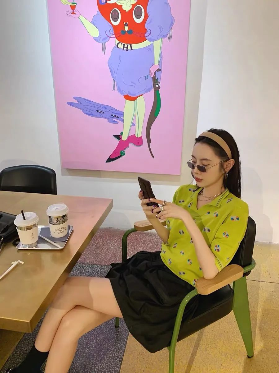 针织|“挤奶衫”out了！今夏流行这几件神仙上衣，气质又时髦