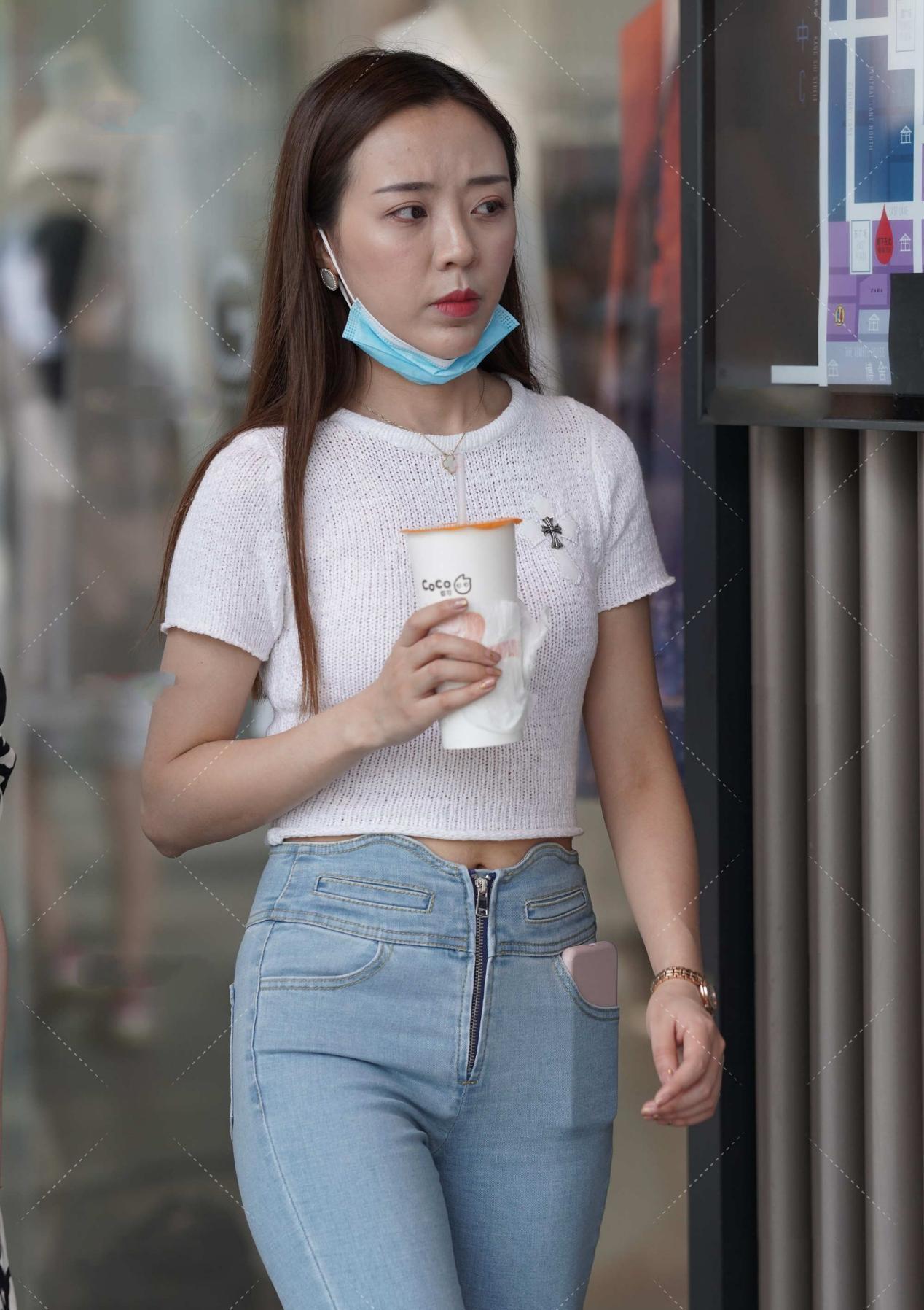 tips|浅蓝色牛仔裤,如何搭更显时尚感?分享一些小技巧