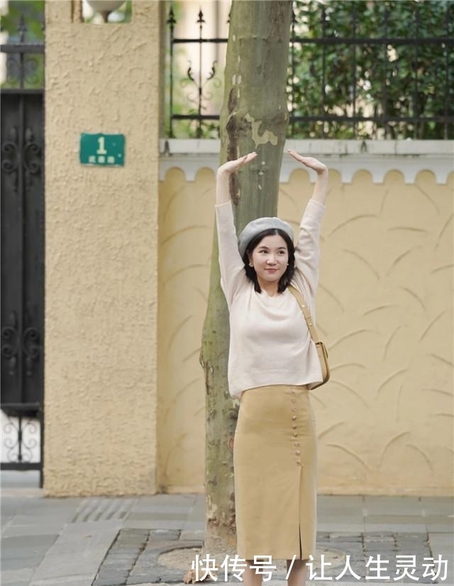 40岁女人,穿什么颜色最好看?这3个“干净色”,衬肤色显气质