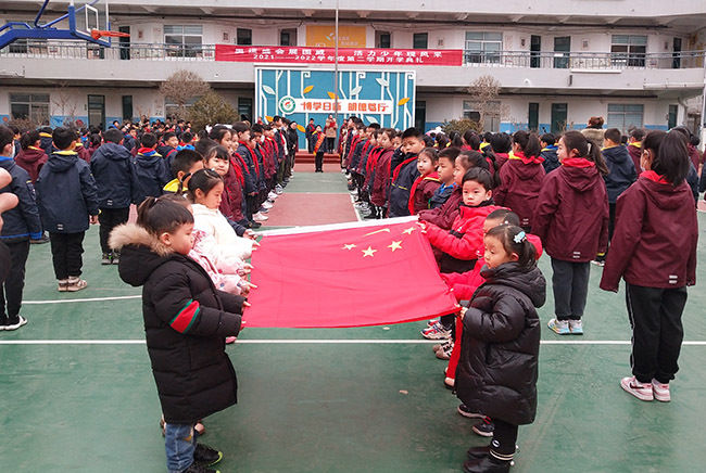 开学典礼|这次开学很“冬奥”！ “冰墩墩”“雪容融”迎接同学回校