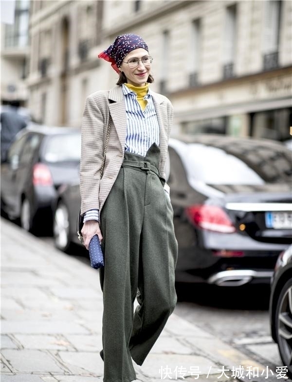 皮裤 40岁又个矮的女人,裤子尽量别穿阔腿裤和低腰裤,其实这些更显高