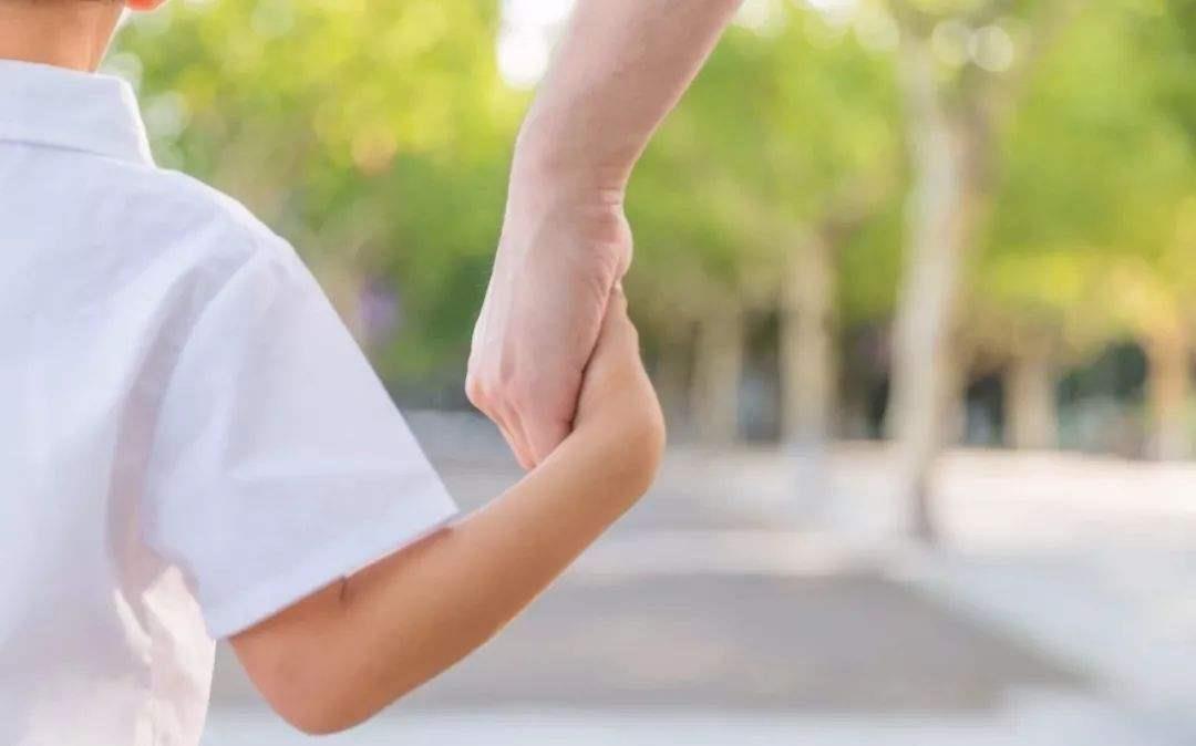 家长|李玫瑾教授:孩子开始顶嘴时,家长说这3句话,能让孩子受益终生