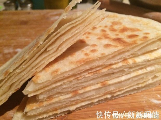 层次|烙饼发干发硬？别再只会开水烫面了，牢记这2点，烙饼柔软层次多
