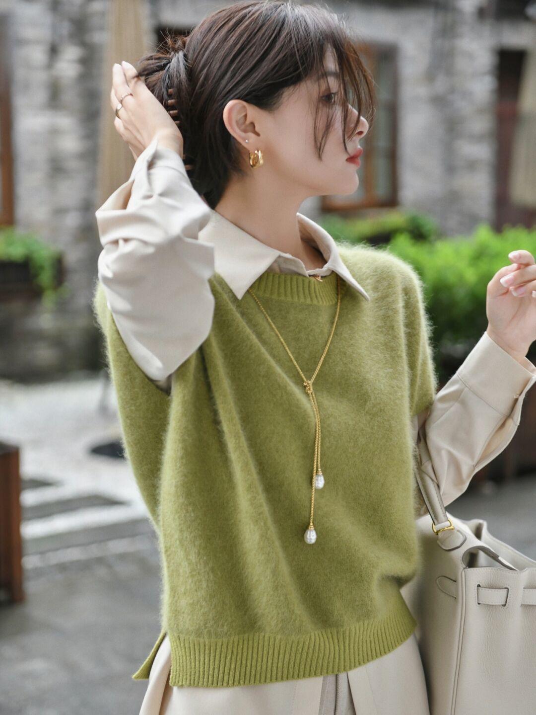 毛呢大衣|轻熟女性会穿“针织衫”更优雅,学会这几个搭配技巧,简约又洋气