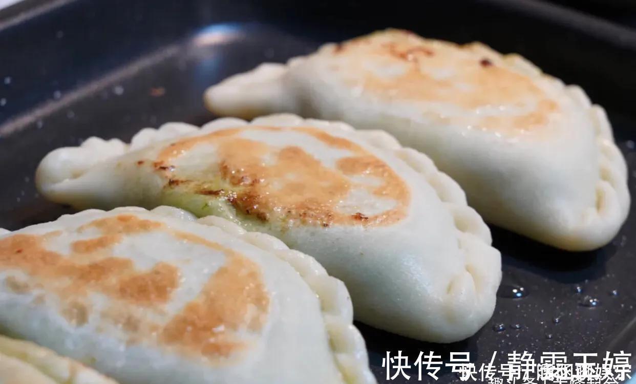 快手鲜香韭菜盒子，不发面不用饺子皮，隔几天都不硬，放凉更好吃