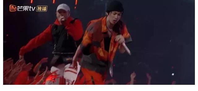 回應(yīng)爭議、屏蔽質(zhì)疑、淚灑舞臺...《說唱聽我的》十二進(jìn)六真刺激