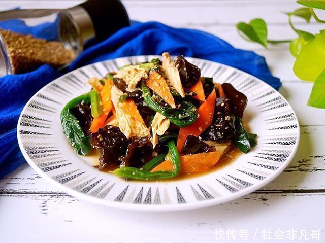 女性想要身体好，坚持吃3种美食，润肠通便，降压减脂，增强体质