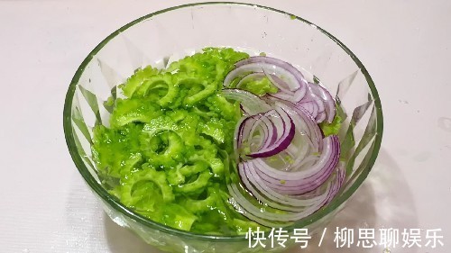 苦瓜|苦瓜不要只炒了，教你新做法，我家一周吃4次，营养又解馋，真香