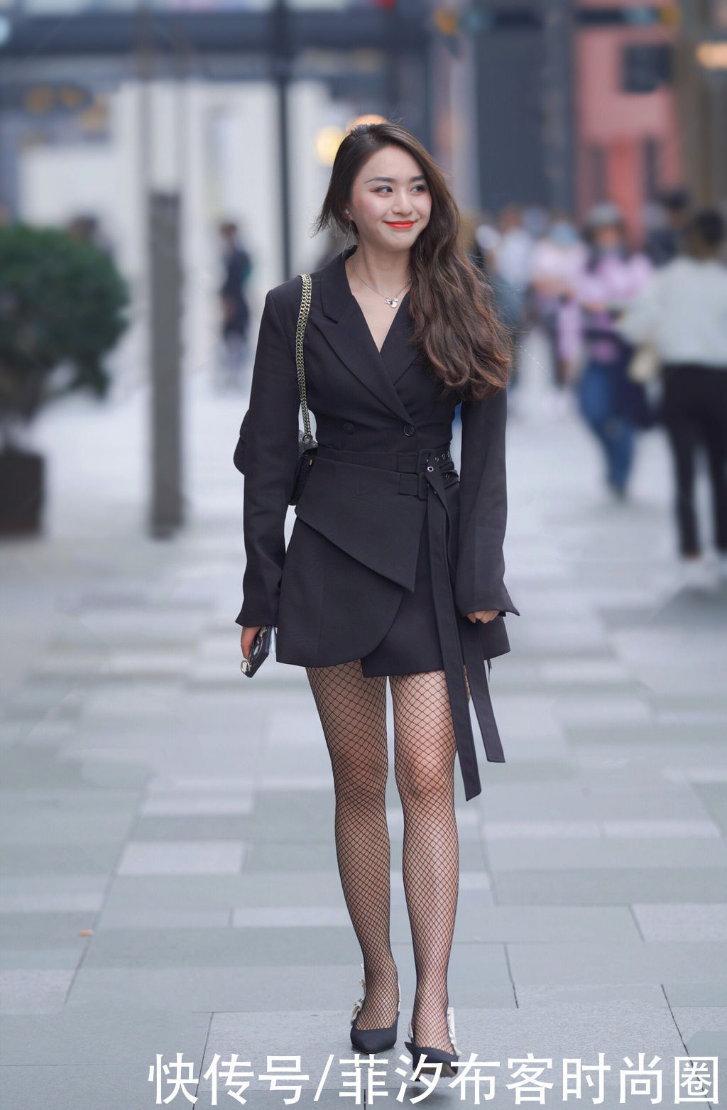 一字带|无需好身材和靓丽的搭配，只要有一双高跟鞋，颜值和气质嗖嗖UP