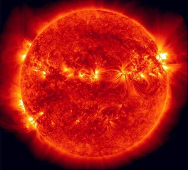 最大恒星已经不是盾牌座uy了有颗恒星比它大6倍,堪比百亿太阳