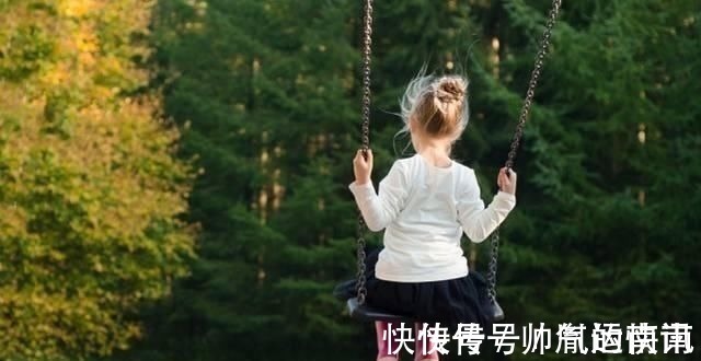 幼儿园|去幼儿园接孩子时,家长最好不要做这些事,对孩子影响不好