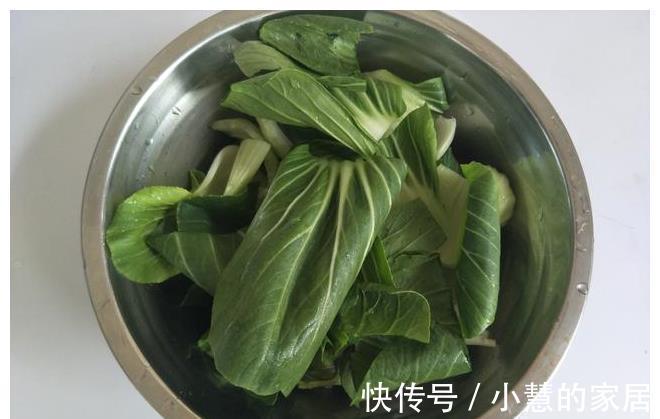 口感|香菇炒油菜，记得加1味，油菜翠绿不发黑，口感更嫩香