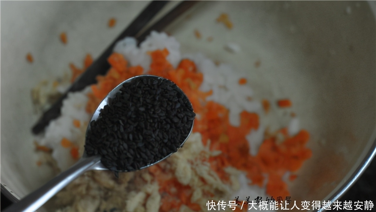 米饭新做法,儿子着了迷,配点蔬菜,简单一做,天天吃不够