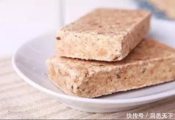 小伙|压缩饼干为何如此耐饿小伙拿水煮完傻眼了,难怪一块能顶几碗饭