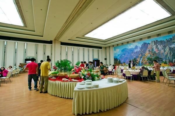 在朝鲜吃自助餐是一种什么体验?中国游客:吃不完食物不会罚款!