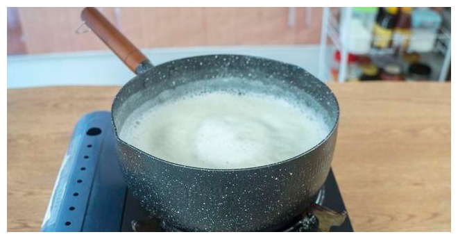 豆腐脑在家就能做,2把黄豆做4碗,如果冻般滑嫩爽口,早餐必备