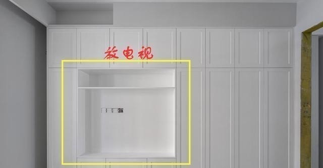 书桌|把衣柜挪到床尾，你才知道收纳空间有多大！整整一排，还多个书桌！