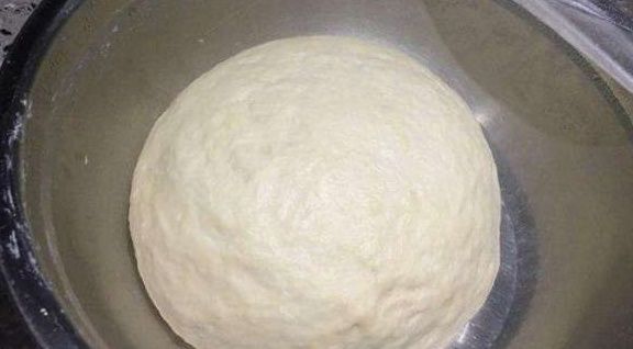 为什么有人蒸馒头面里加盐油糖？在面粉与酵母发酵过程中有啥作用