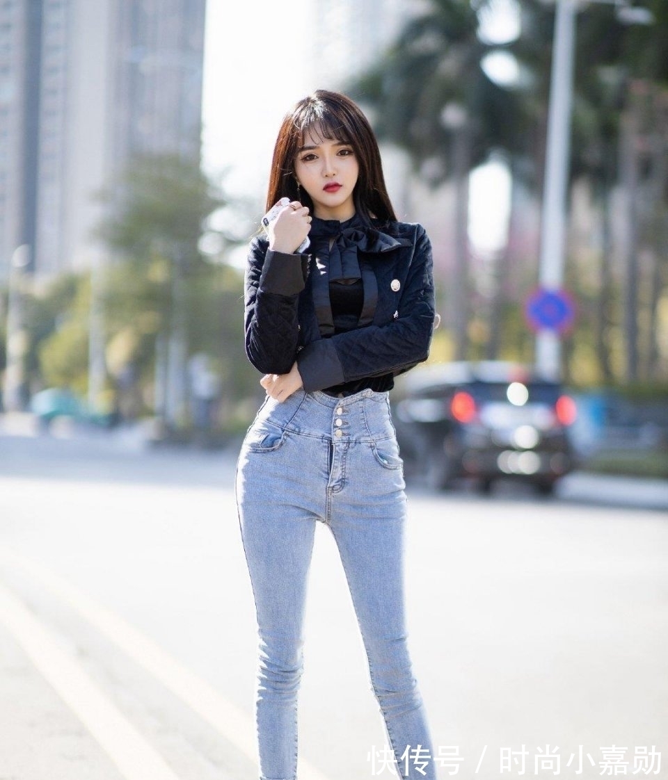 p图 竹竿腿牛仔裤就够了,p图有点过分了,脚脖半米长