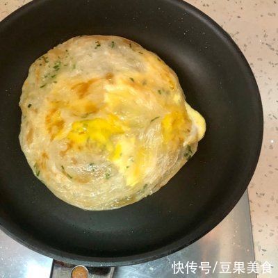 jessic这道十分钟健康早餐之酱香鸡蛋手抓饼，最适合宝宝吃