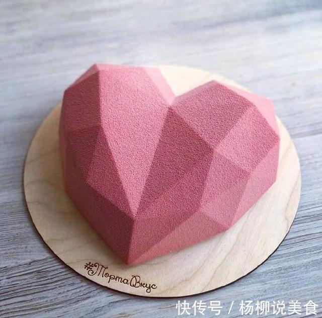 5款专为强迫症制作的蛋糕，图4满载科技感，图5是块“玻璃心”