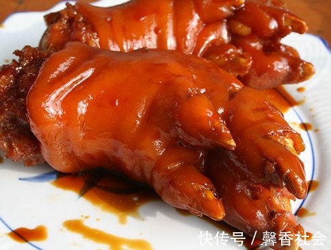 前后猪蹄真假难辨，30年屠宰经验老师傅教你3招，回回挑到好猪蹄