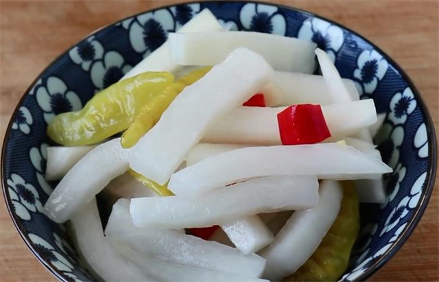 腌萝卜条|饭店的腌萝卜为啥好吃?教你在家做,酸辣脆爽,放12个月不坏