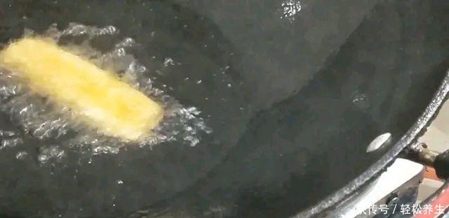 最近这道网红年糕火了,酥脆软糯,酸甜可口,好吃又好看,超简单