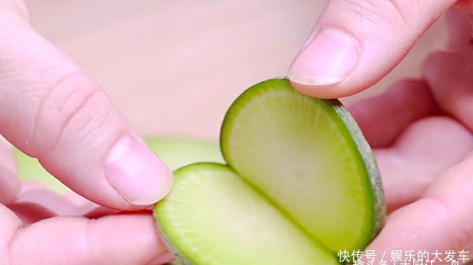 炸制|萝卜的这种吃法还是头一次见，不炒不凉拌，吃一次就忘不掉，真香