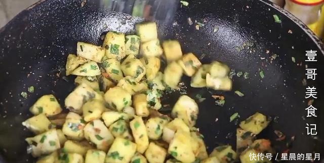  我家|馒头最好吃的做法，加2个鸡蛋，实在太香了，我家一周最少吃5次