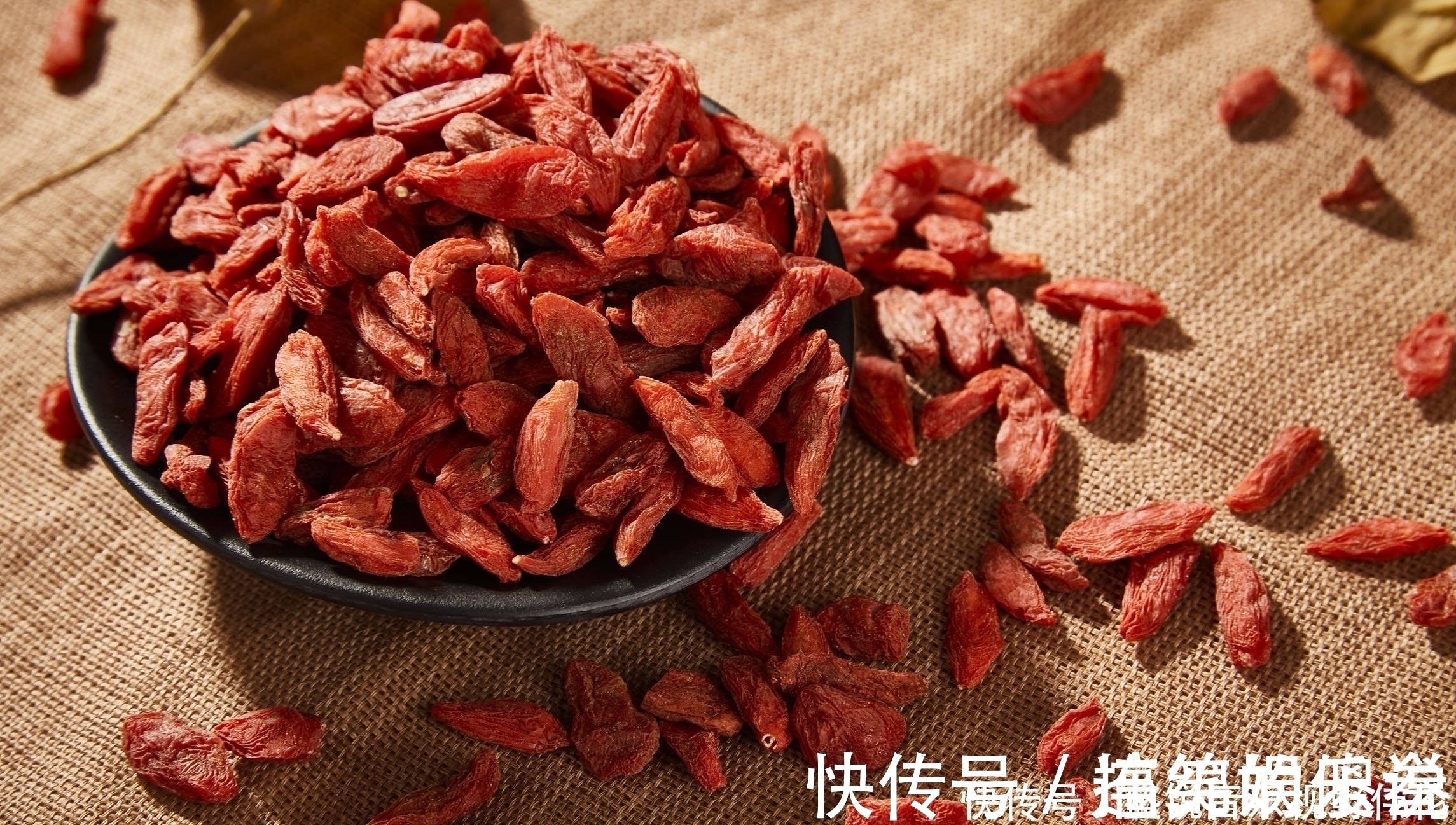 菊花茶|决明子泡水功效多，按照这个“公式”，补肝明目，血栓或偷偷溜走