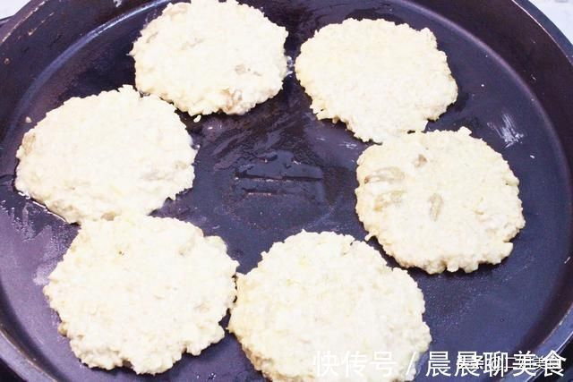 燕麦片|把苹果倒入燕麦片中，太厉害了，80岁奶奶教我的做法，简单实用