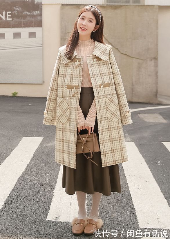 中年女人|个子不高的中年女人,穿大衣尽量别搭阔腿裤,配半裙才优雅又显高