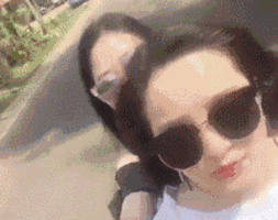 |搞笑GIF:本来想展示一下自己的身材 没想到一下子卡进去了