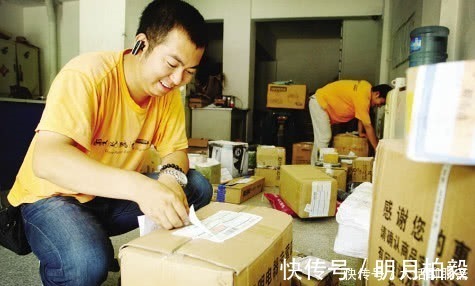 快递|凭什么我们寄快递10块钱,网上8块钱的东西不仅包邮还返现