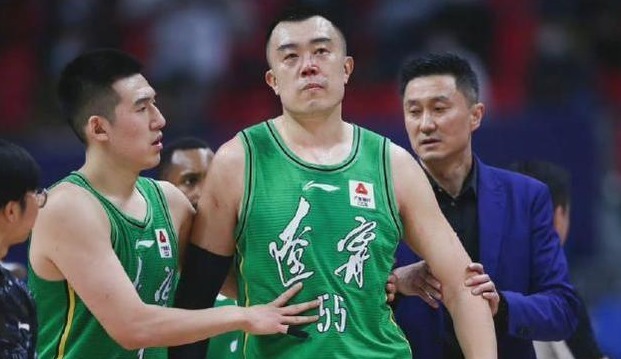 杜锋|辽宁韩德君确认鼻梁骨折!杜锋亲自上前慰问,韩德君真的生气了