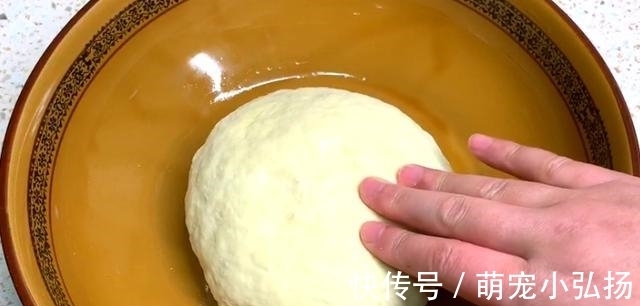 保鲜膜|1碗面粉,1个鸡蛋,就能在家做油条,不用泡打粉,比买的好吃百倍