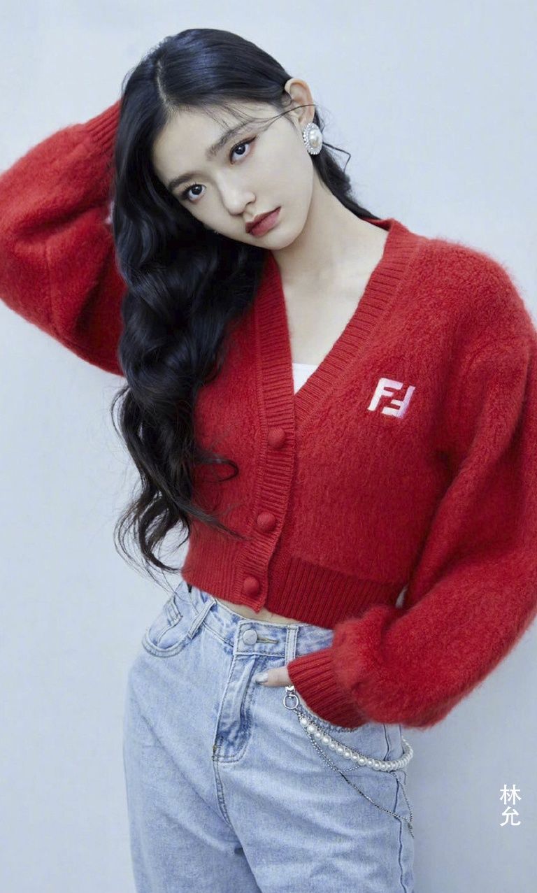 又到了穿针织开衫的季节啦，快来偷师同款穿衣经！