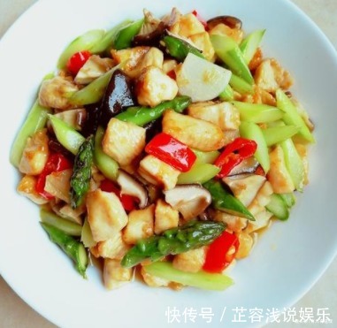 芦笋炒鸡丁|清爽不油腻养眼养胃,补充蛋白质和维生素,孩子常吃身体好