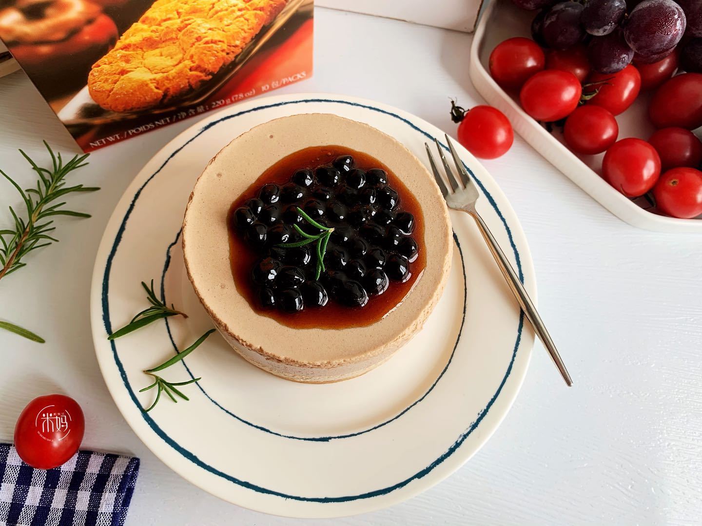 不用烤箱,就能做慕斯蛋糕,口感细腻丝滑入口即化,吃一口真满足