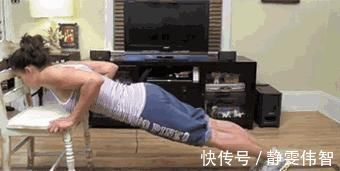 云麦|想要通过俯卧撑练出饱满胸肌,只需要加入俯卧撑的变式和一件神器