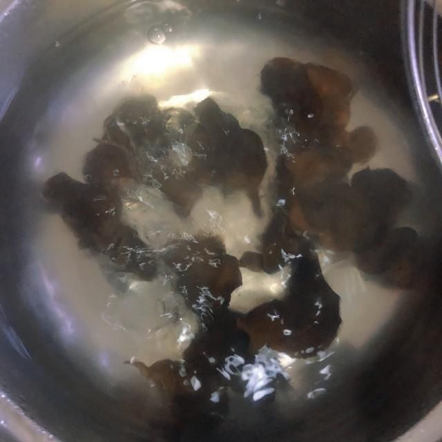 凉拌菠菜粉丝，清爽可口，解腻开胃