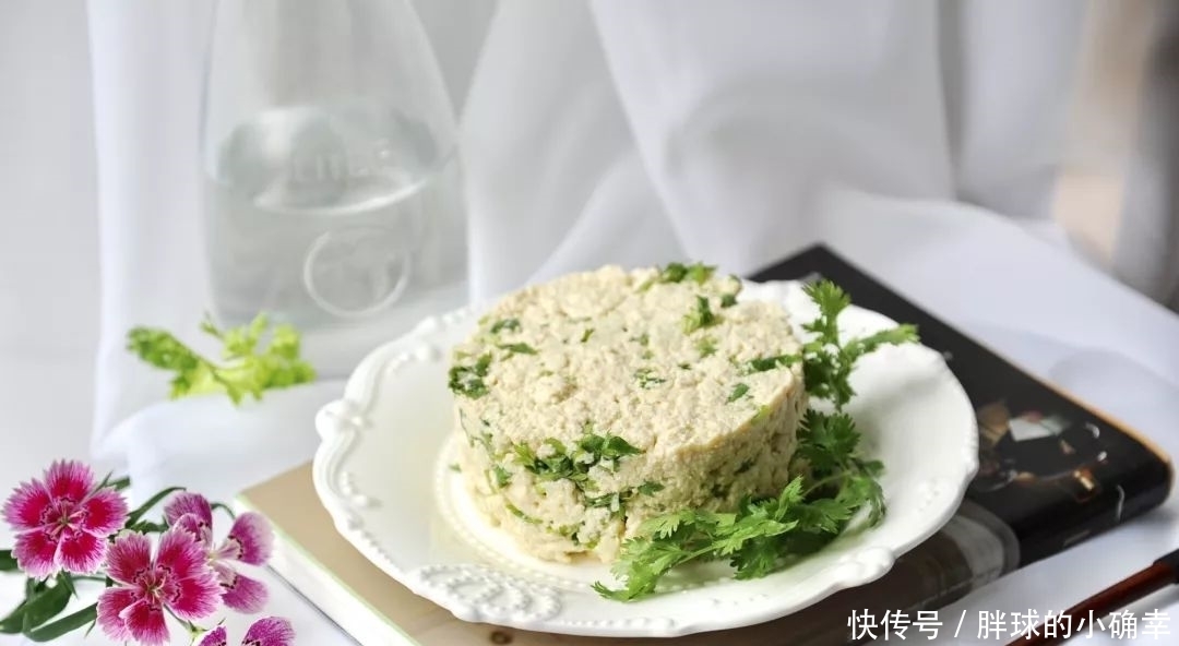 美食优选:水煮辣椒、香菜拌豆腐、抹茶版青团、羊排白菜粉丝汤