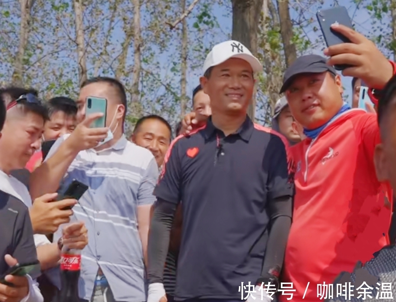 钓鱼|暗讽刘志强钓鱼不会打窝?钓王邓刚的言论引发“刘粉”质疑