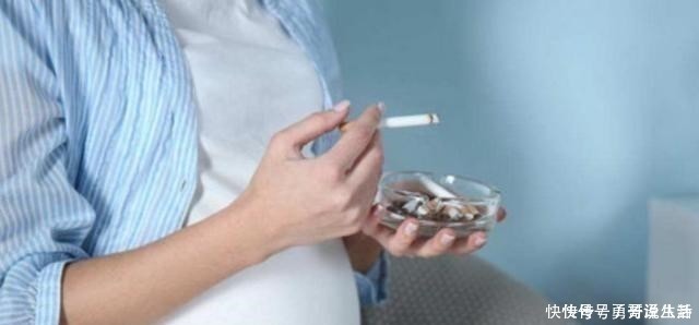 “鸟脸”妈妈不顾劝阻生二胎,二宝没躲过遗传,是任性还是母爱