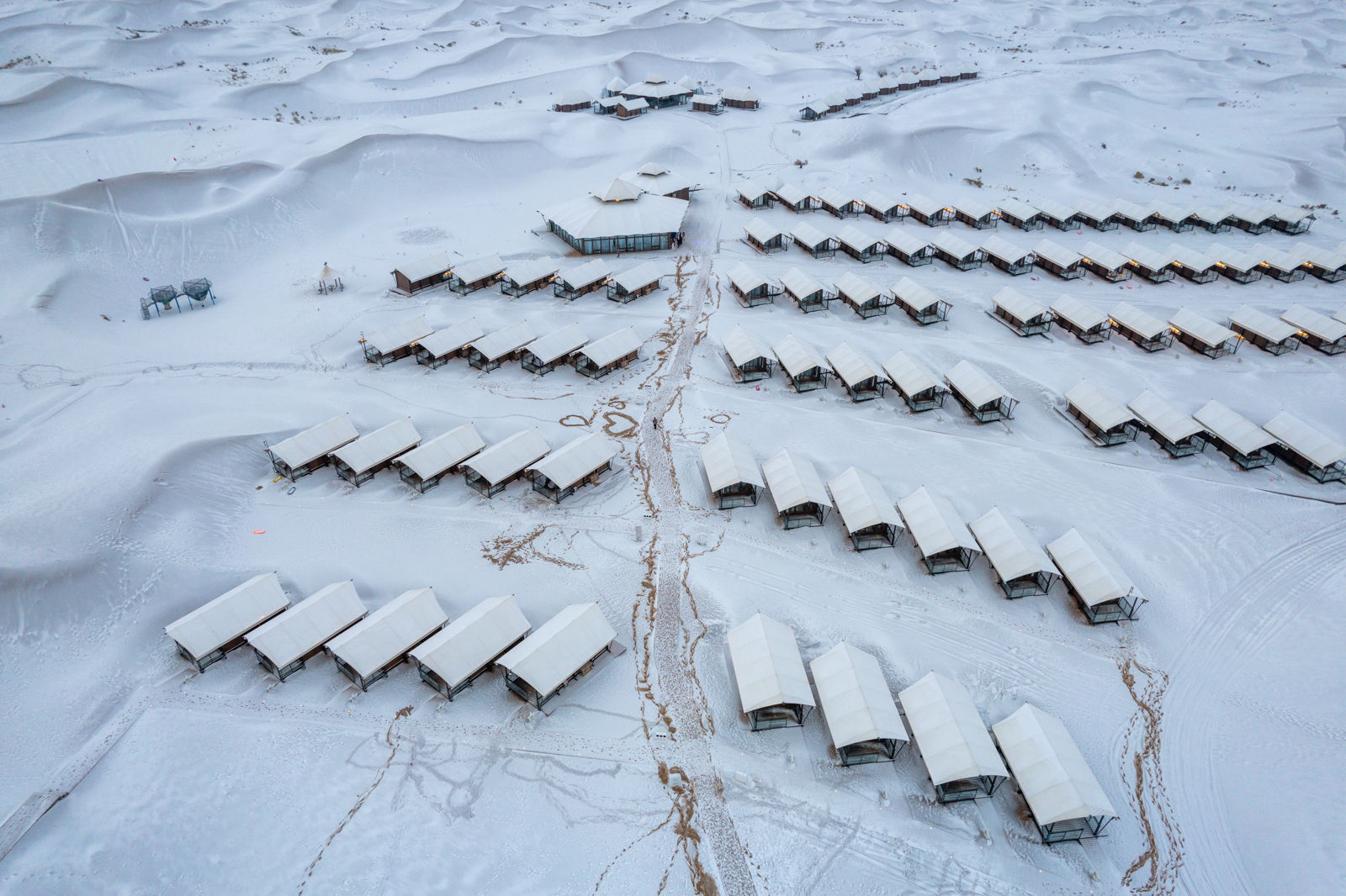 沙漠|高清大图：雪后的白色沙漠有多美？