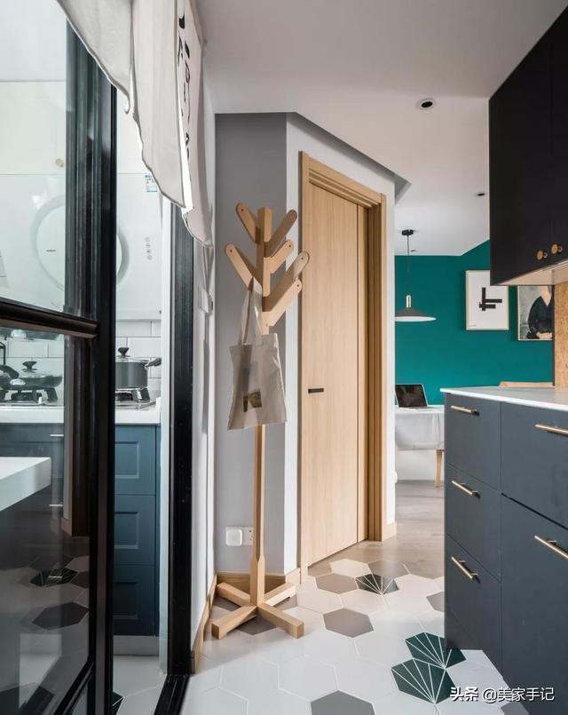 玄关|40㎡你觉得小她却改成2室1厅外加1个衣帽间,全屋复古高级晒晒