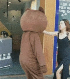 |搞笑GIF:看这切蛋糕的操作,强迫症人群看了会很舒服