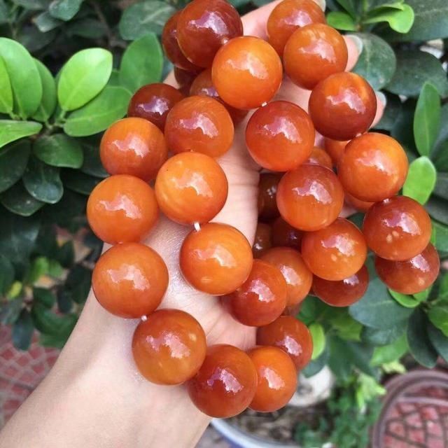 木质文玩|这种木头看上去像蜜蜡,号称“北沉香”,东北人一定见过它