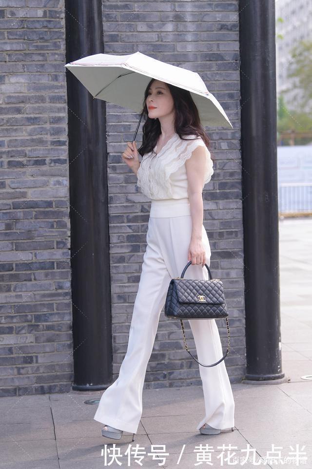 搭配|气质女生的喇叭裤穿搭,时髦大方显气质,值得借鉴